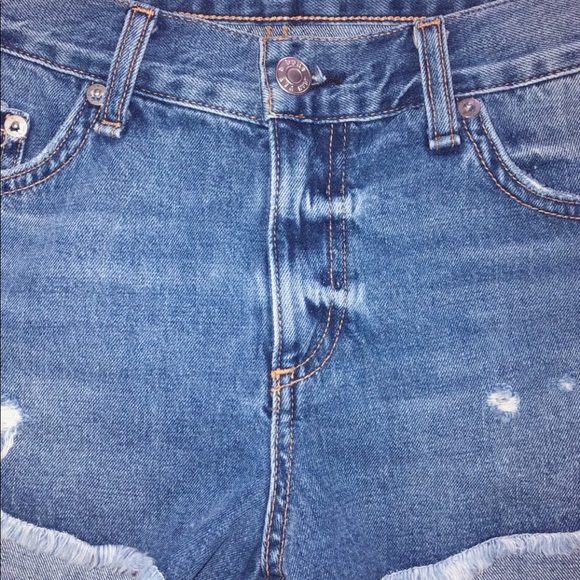 SOLD‼️ RAG & BONE Cut-Off Distressed Denim Shorts - Picture 4 of 8